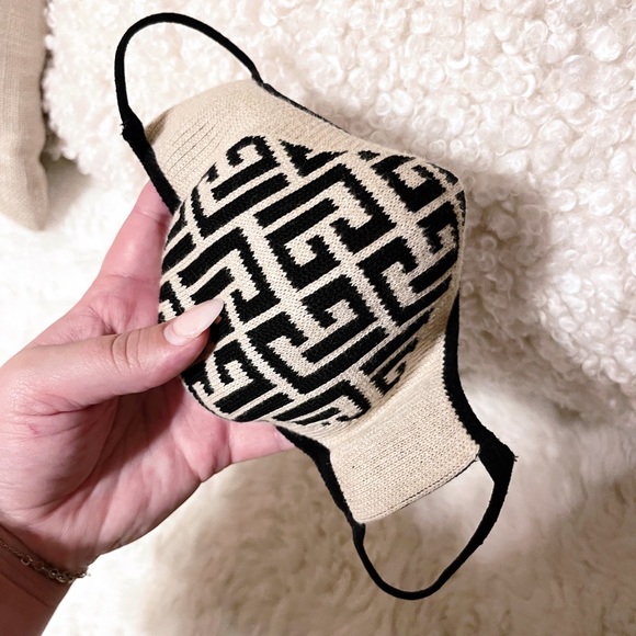 Authentic Balmain Cream & Black Knit Stretchy Greek Key Winter Face Mask - Picture 3 of 8